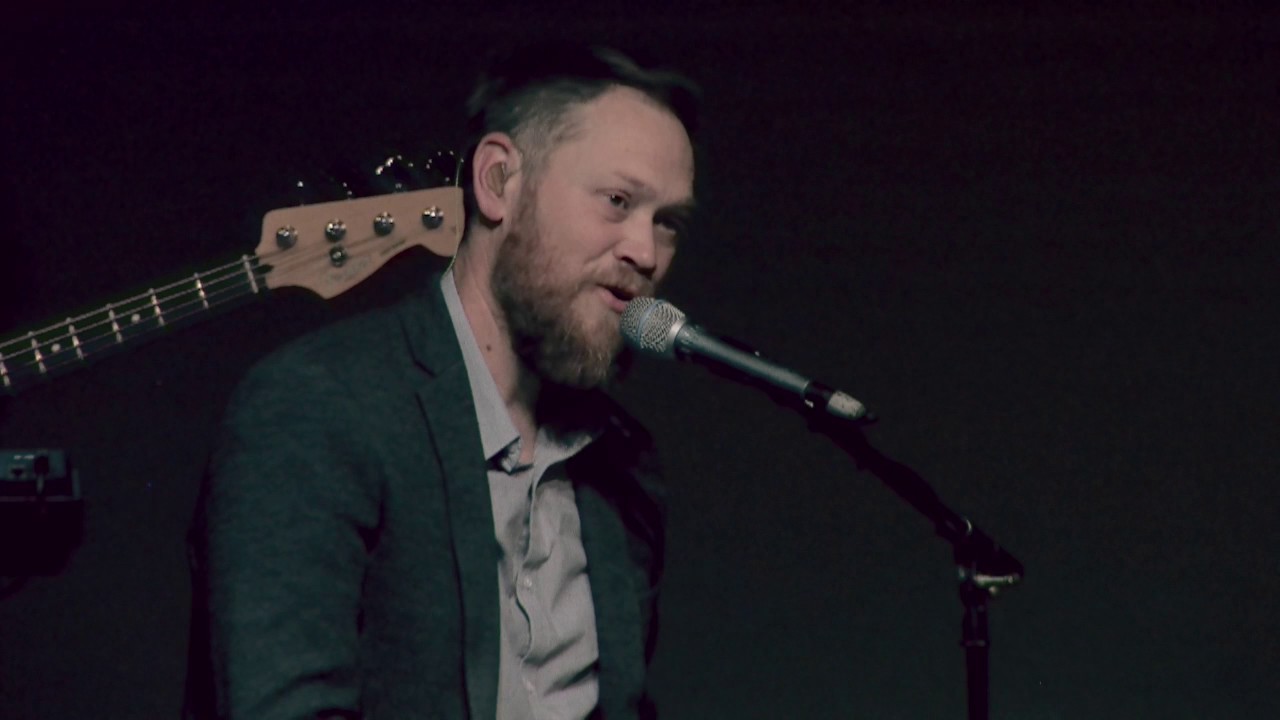 Andrew Peteson sings 