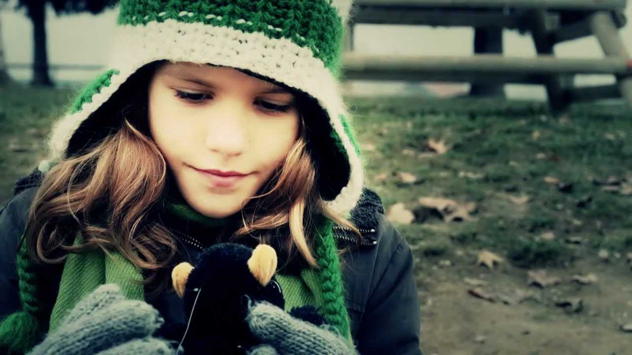Neomi: Poglej (official video)