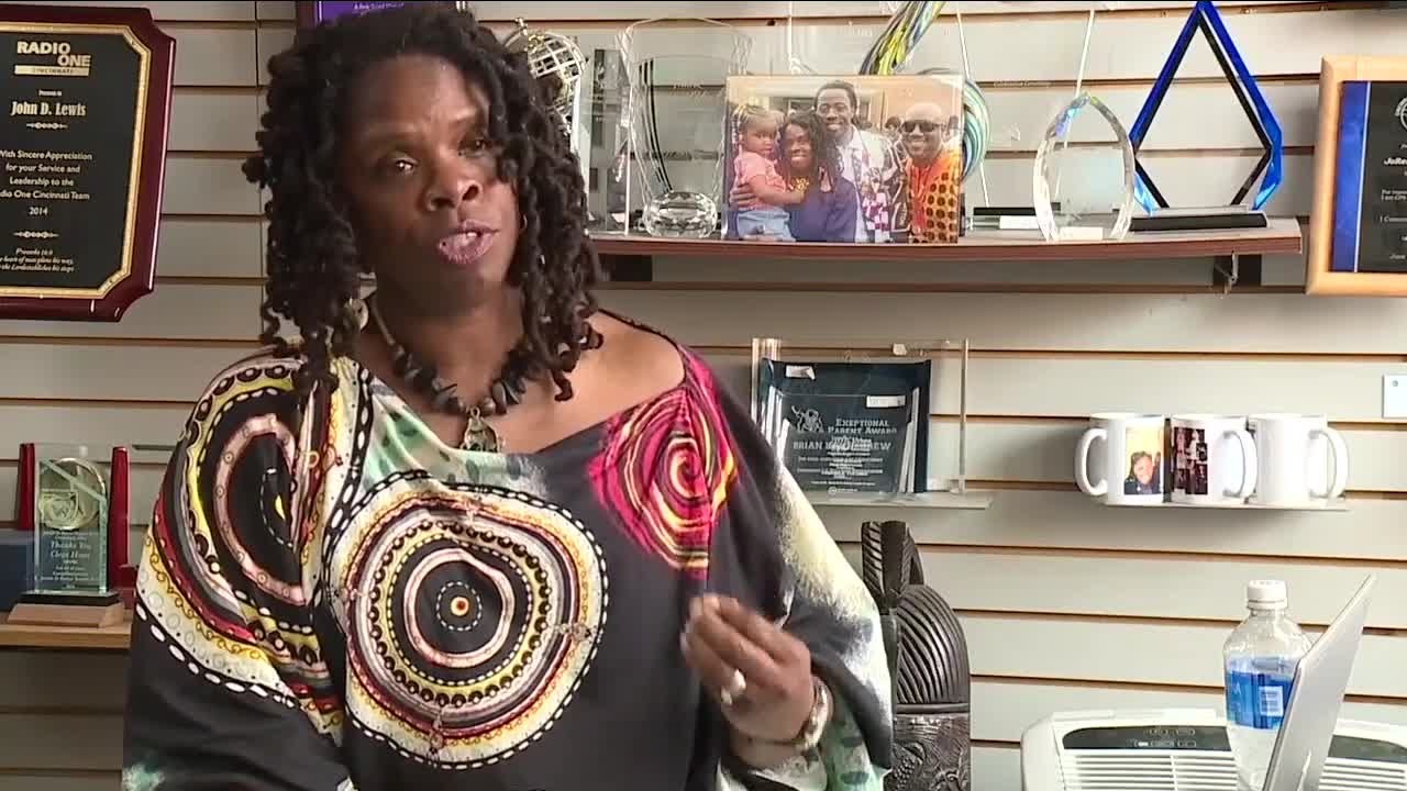Cincinnati officials reviewing allegations of city consultant harassing on-duty police