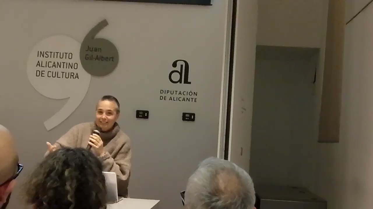 1418 Charla-coloquio de Cristina de Middel sobre su fotografía