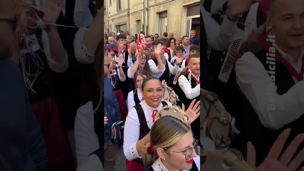 Cantano brano popolare siciliano emozionando tutti nel comune più alto della Sicilia