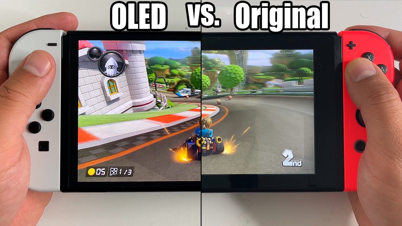 OLED Switch vs. Original Nintendo Switch - Side by Side Comparison with Mario Kart 8 Deluxe