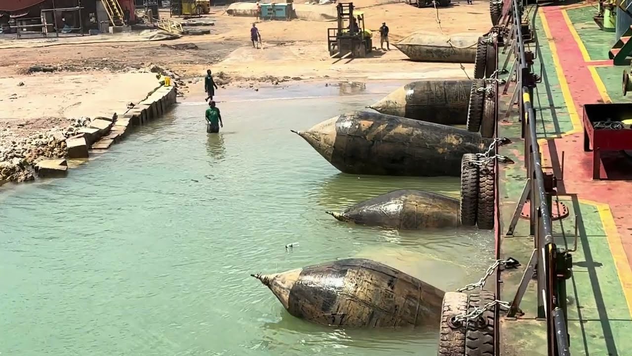 Proses Kapal Turun Galangan / Dock