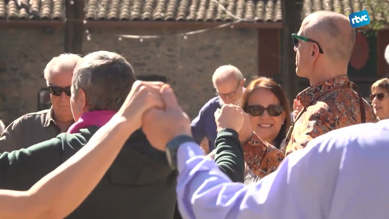 Segona edició de Sardanes, Comunitat i Poble