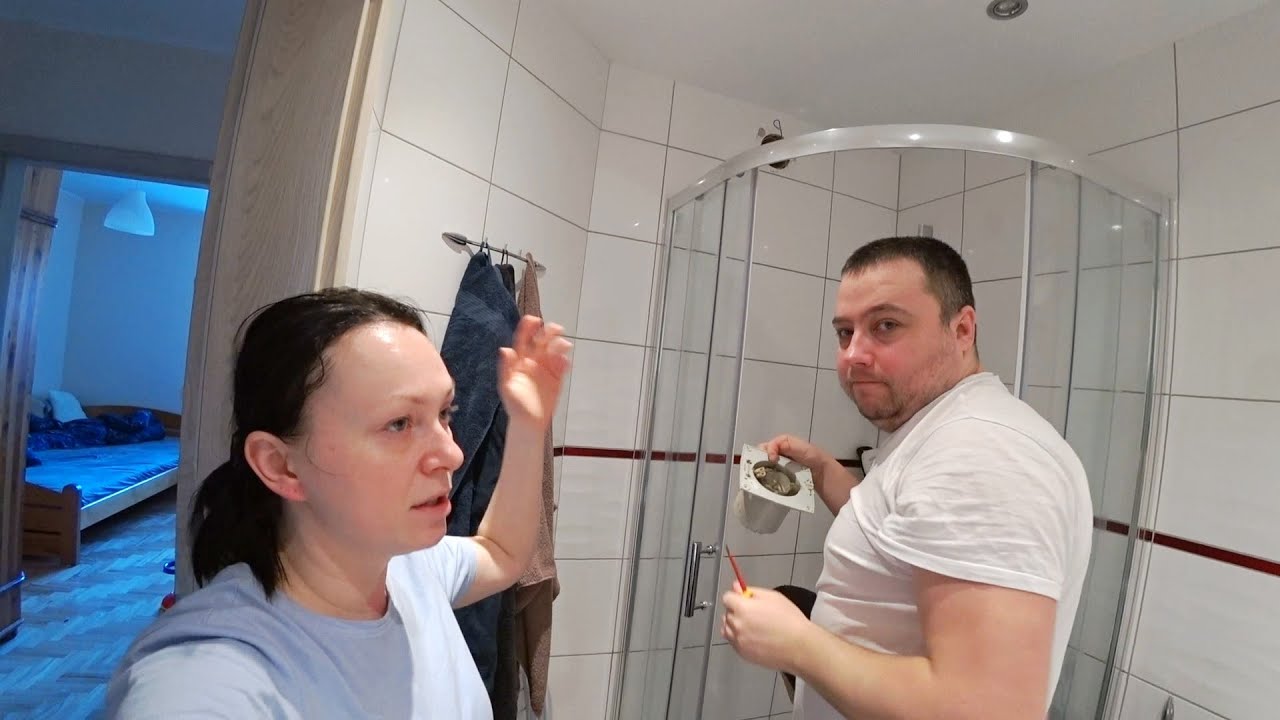 В один час.. все і одразу! Так що їй там не видно?