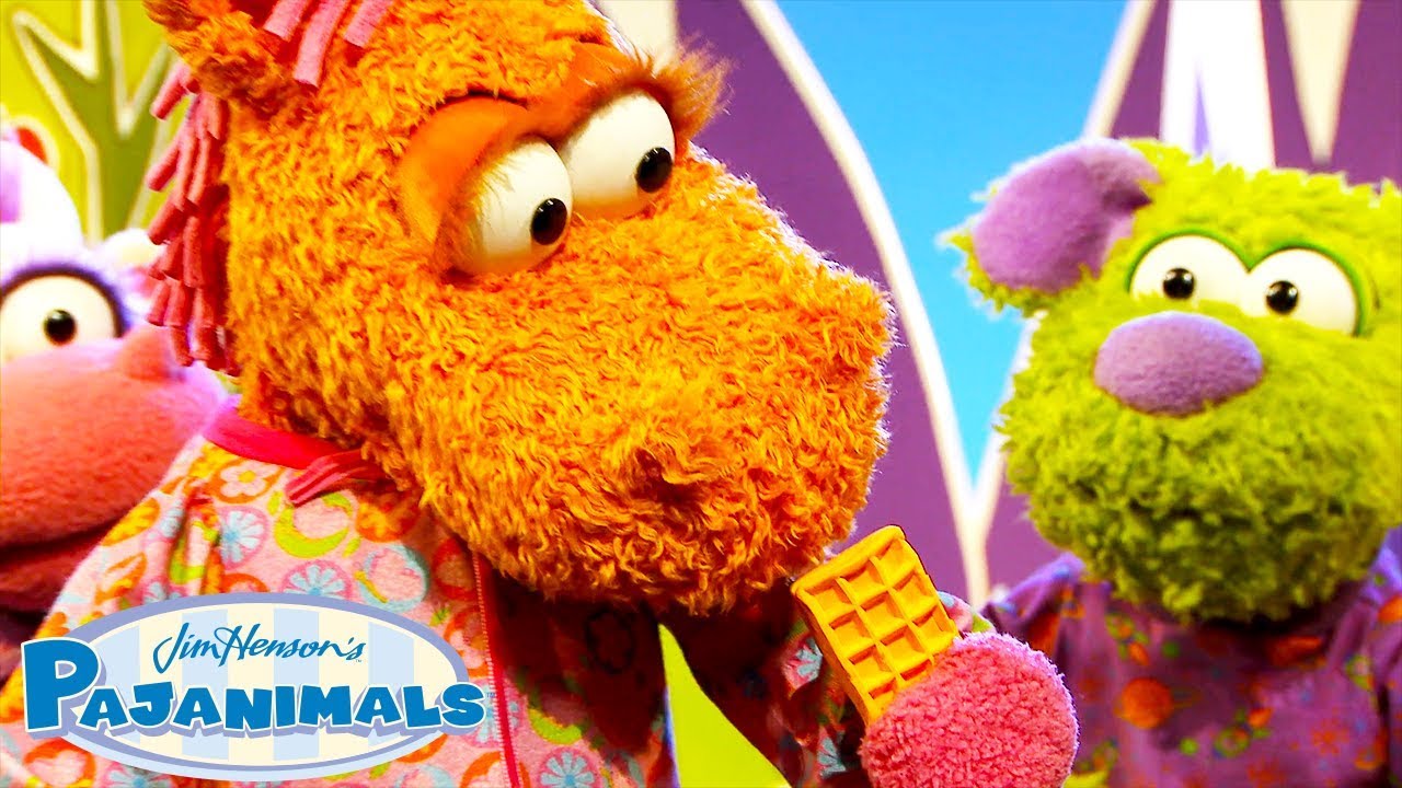 Sweet Pea Sue Tries Waffles! | Pajanimals