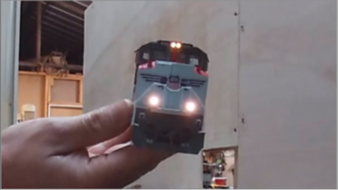 Train layout::how long will a current keeper keep a locomotive alive?