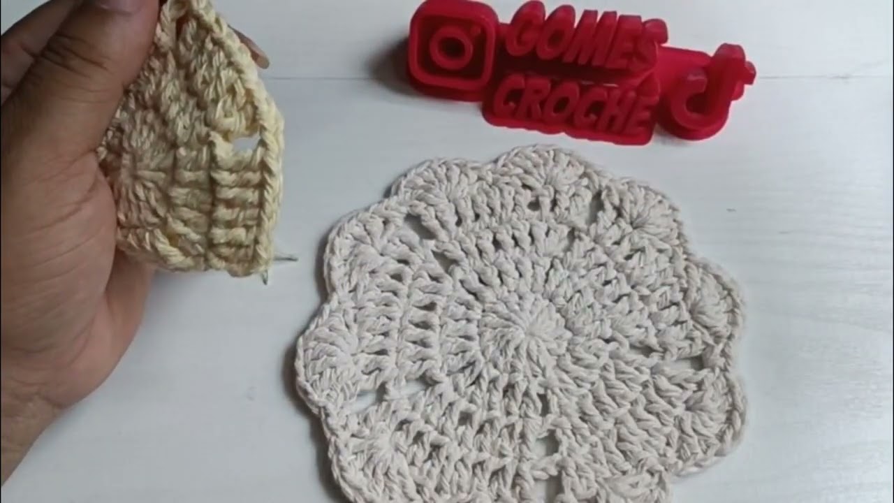 Vem ver esse porta-copo faço e rápido formatos de coração de crochê 🧶