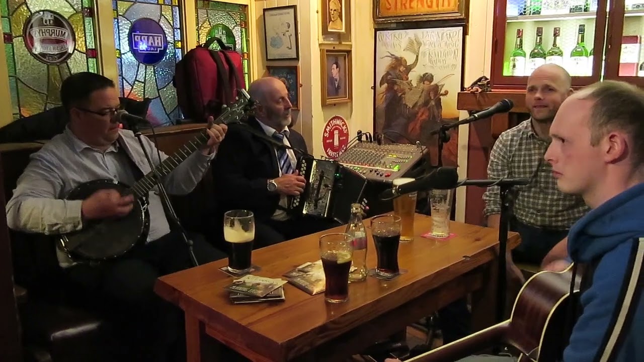 Danny Healy Rea playing a Few tunes with the Killarneys