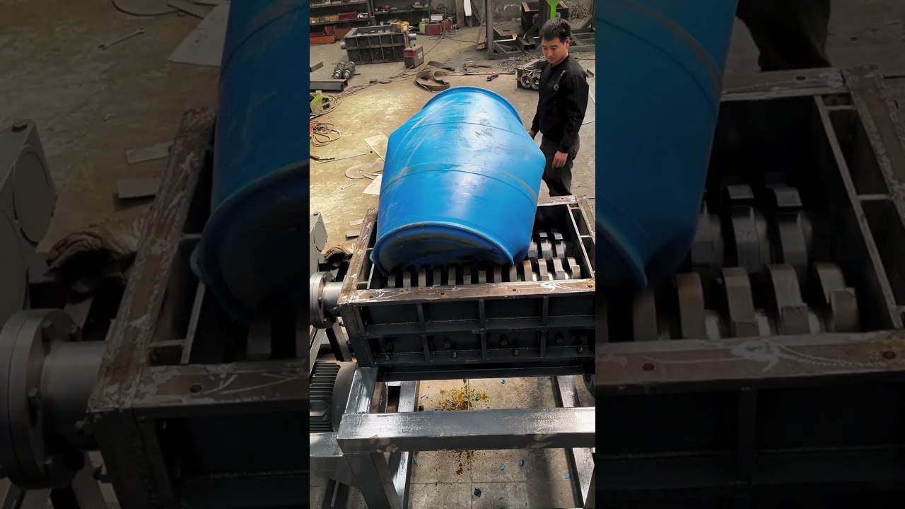 Shredder machine for big blue bottles