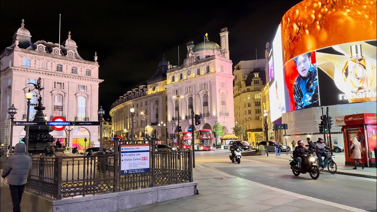 Central London After Midnight: Soho, China Town & Piccadilly Circus Night Ambience Walking Tour