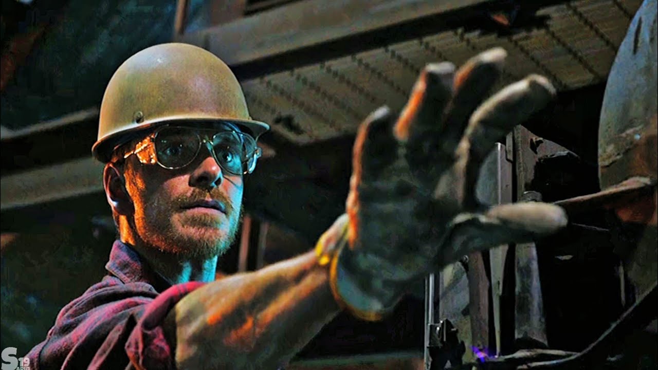 Magneto Save Worker - Factory Scene. | X-Men : Apocalypse (2016)
