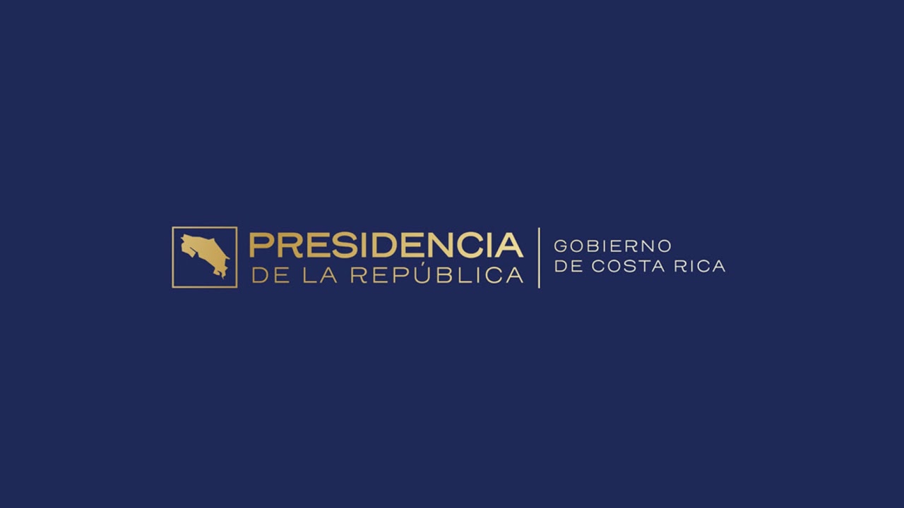Llegada de Presidente electa y Min de Presidencia Laura Fernández a reunión con jefes de fracción