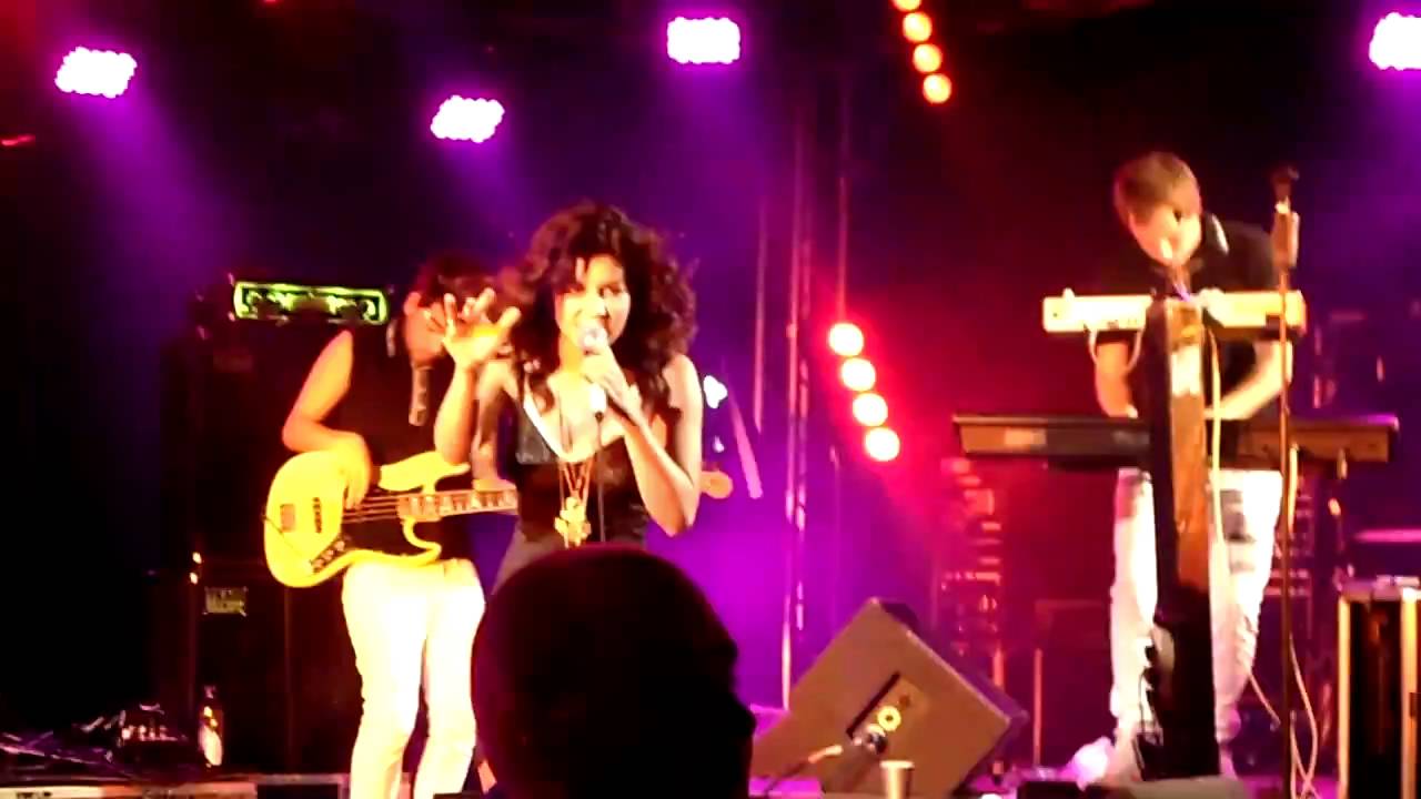Marina & The Diamonds- Guilty ( Reading 2010)