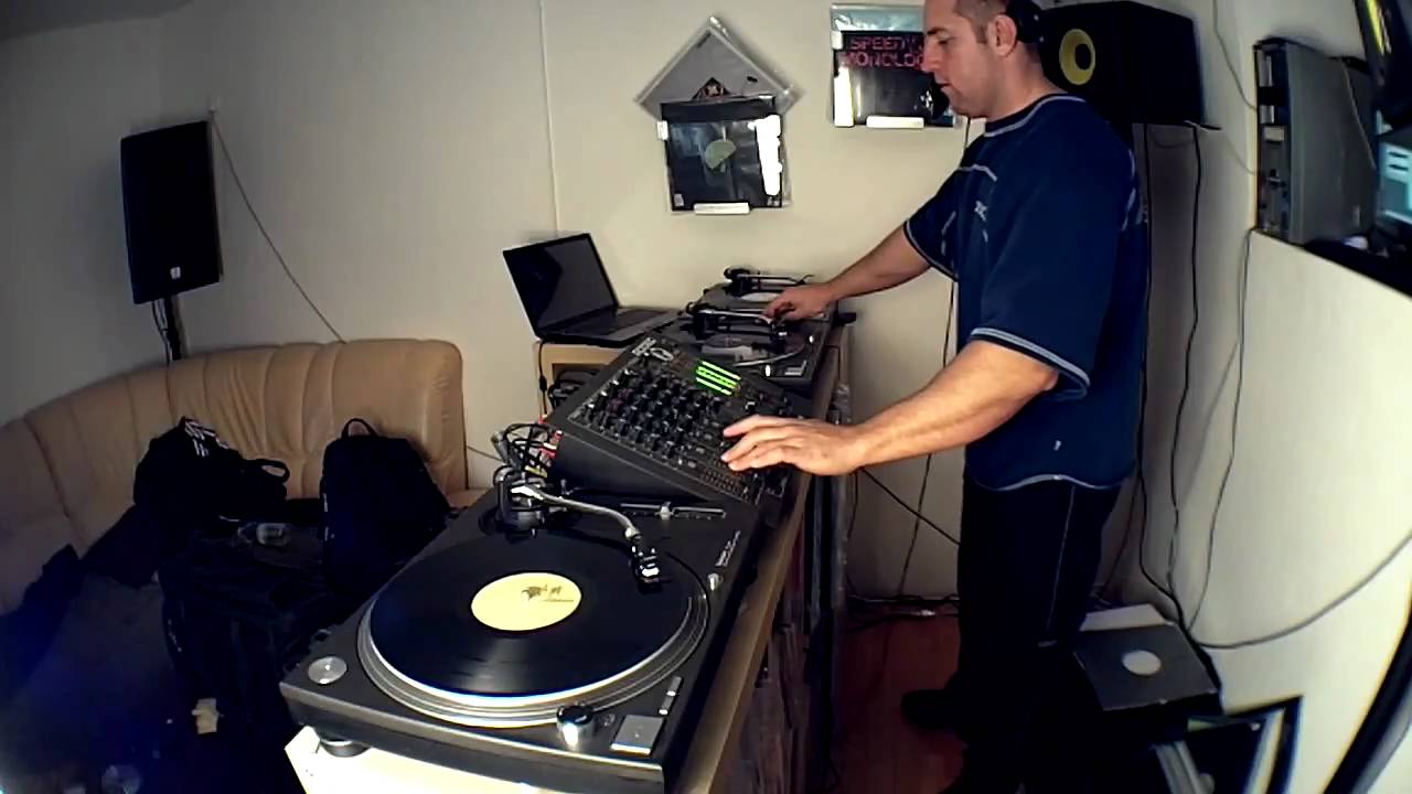 Old School Quick Techno mix 3 Turntables