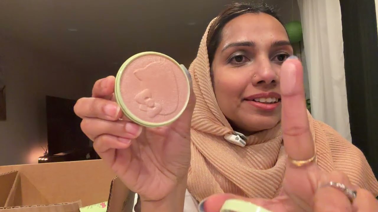 Unboxing the Pixi Mystery Box 💚 Total Glow Surprise