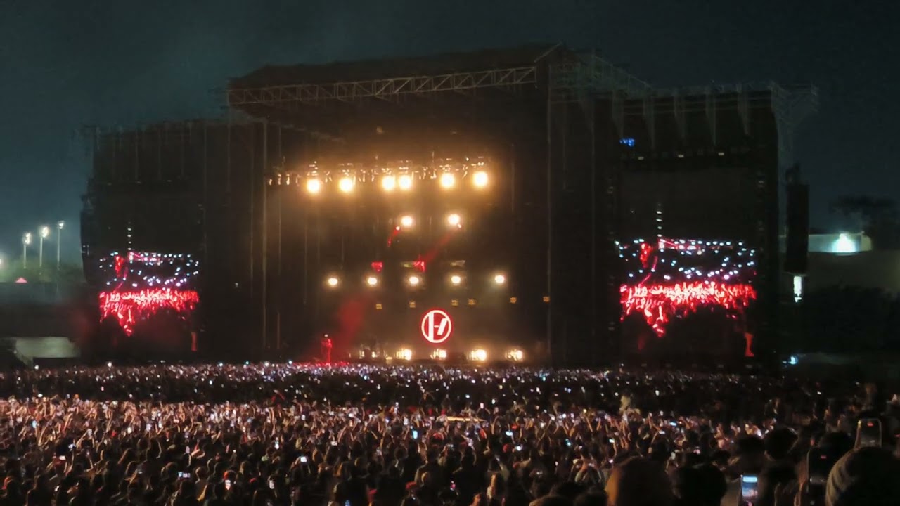 Twenty One Pilots - Overcompensate / Holding on to you / Vignette | Clancy World Tour | Live in Mty