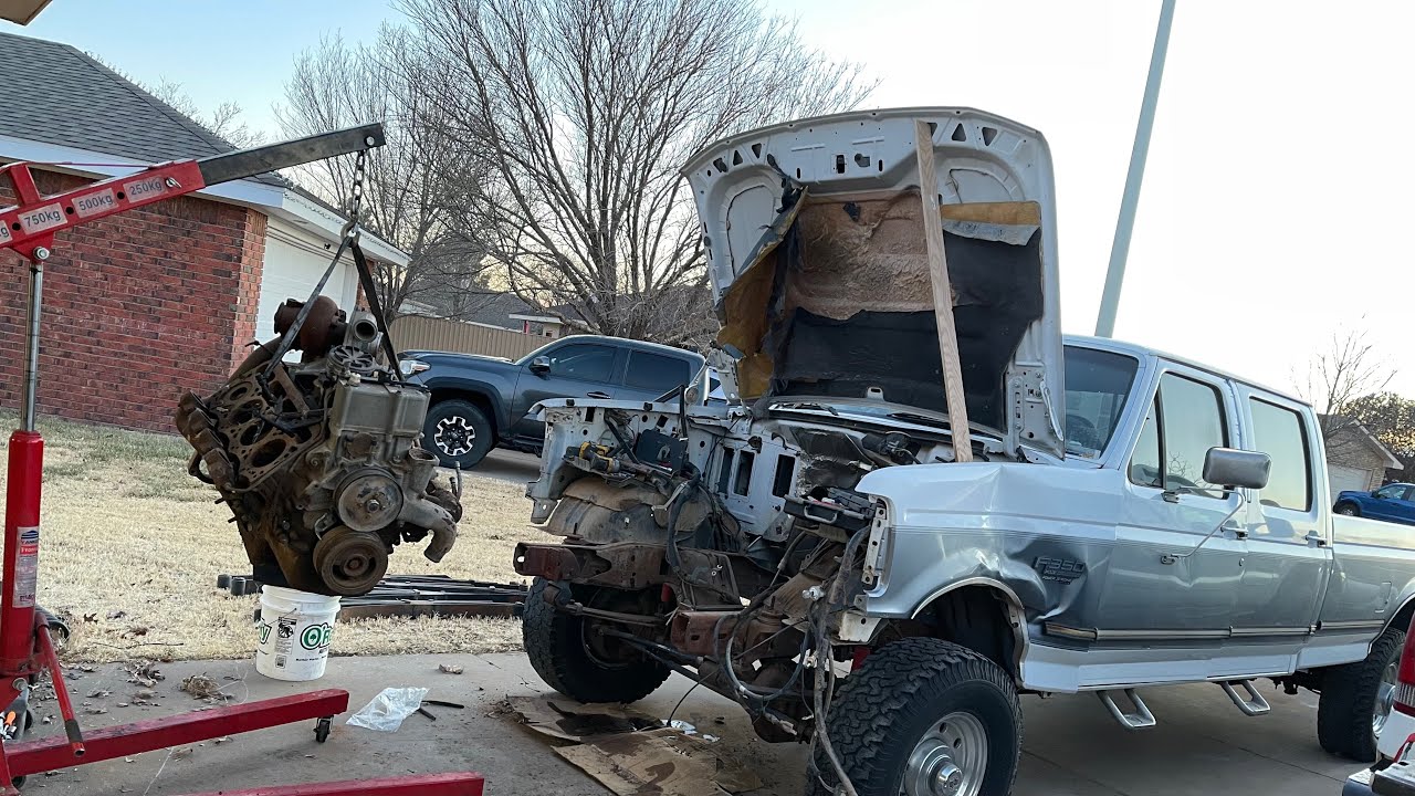 Pulling The Engine 7.3 Flip Truck Part 1