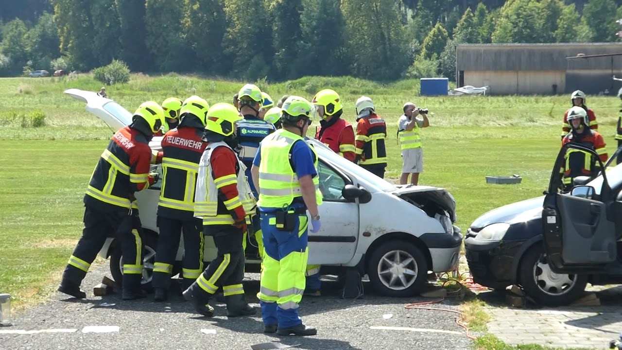 Feuerwehr Sursee & Michelsamt, Alpinmedic und Alpin Air Ambulance - Fahrzeugcrash Übung