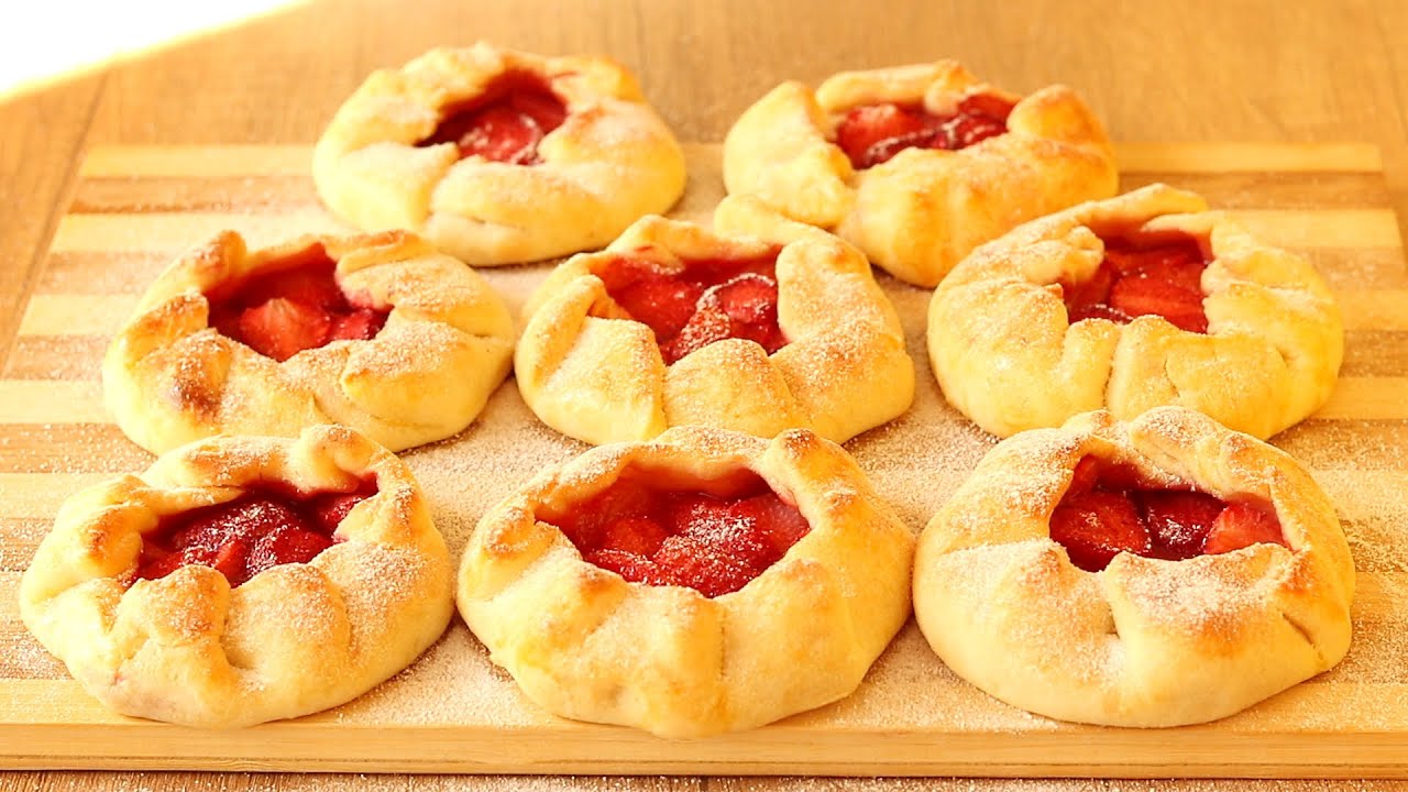 ТВОРОЖНЫЕ ПИРОЖКИ с Клубникой 🍓 Простой рецепт булочек к чаю. Выпечка с ЯГОДАМИ без Дрожжей