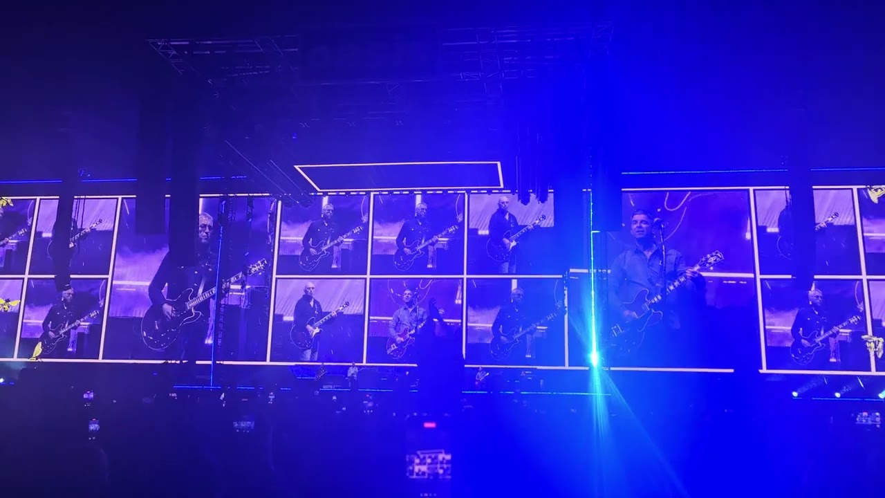 Don't Look Back In Anger - Oasis - Live in Toronto - Rogers Stadium - August 24/2025 