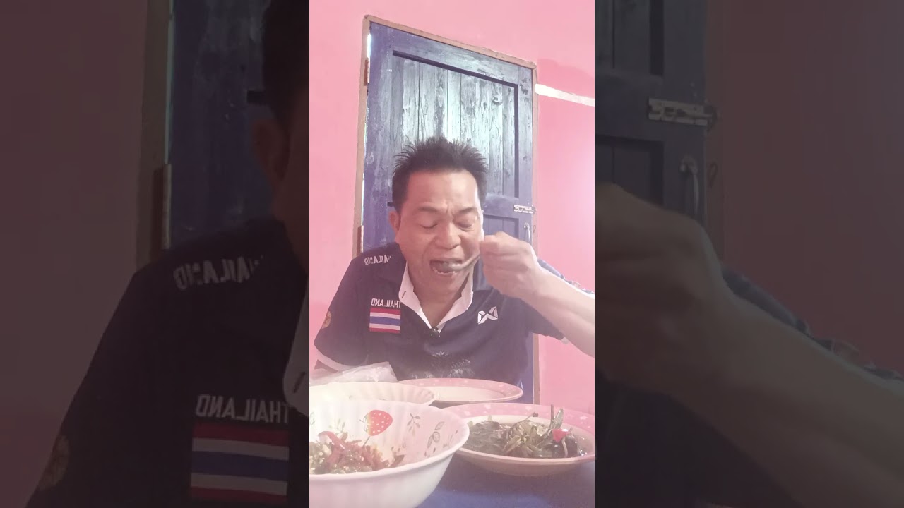 มื้อนี้จัดเมนูต้มกบใส่ผักกะแยงแซ่บๆ