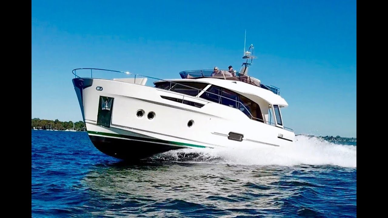 Greenline 48 Flybridge Cruiser - Walkthrough