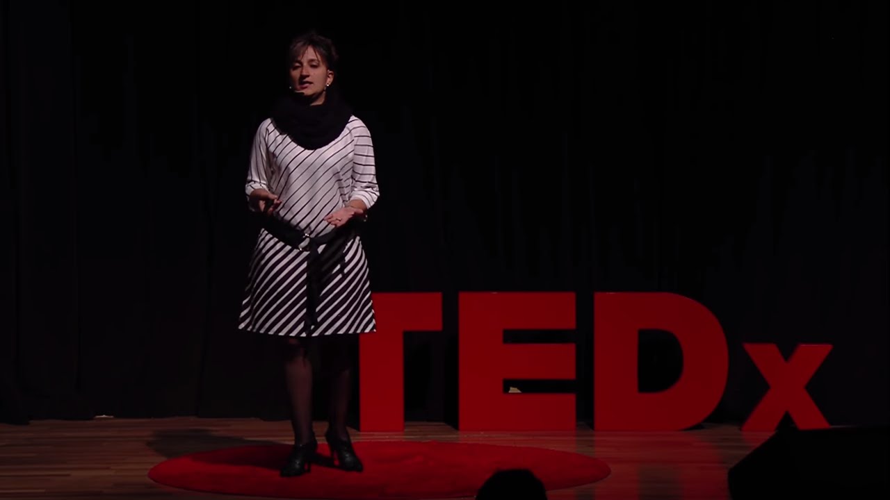 O que aprendi com as mulheres refugiadas | Gabriela Ferraz | TEDxLa&ccedil;ador