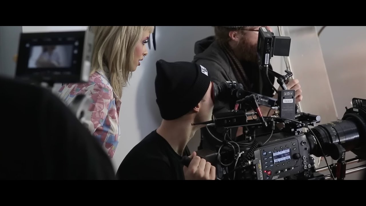Melanie Martinez - Cry Baby (Behind The Scenes)
