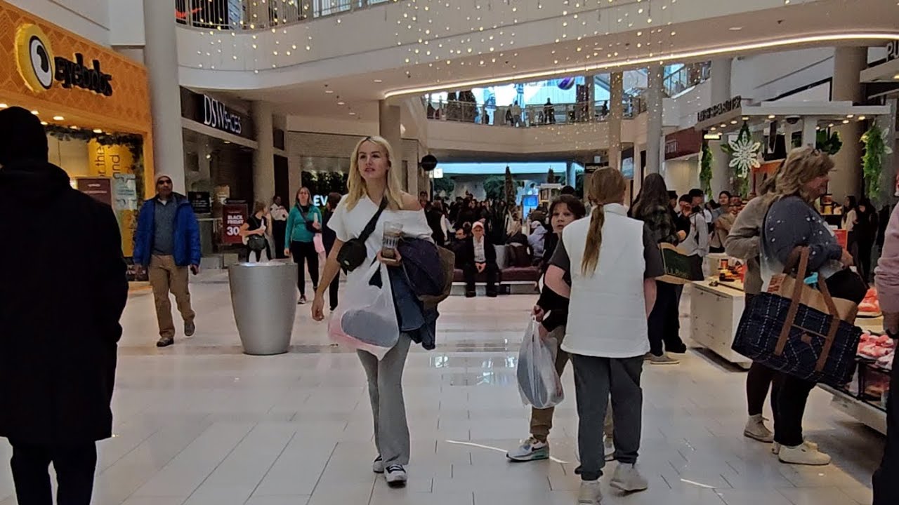 Walking Entire 1st Level - Mall of America on Black Friday Shopping 2023! Minneapolis, Minnesota MOA