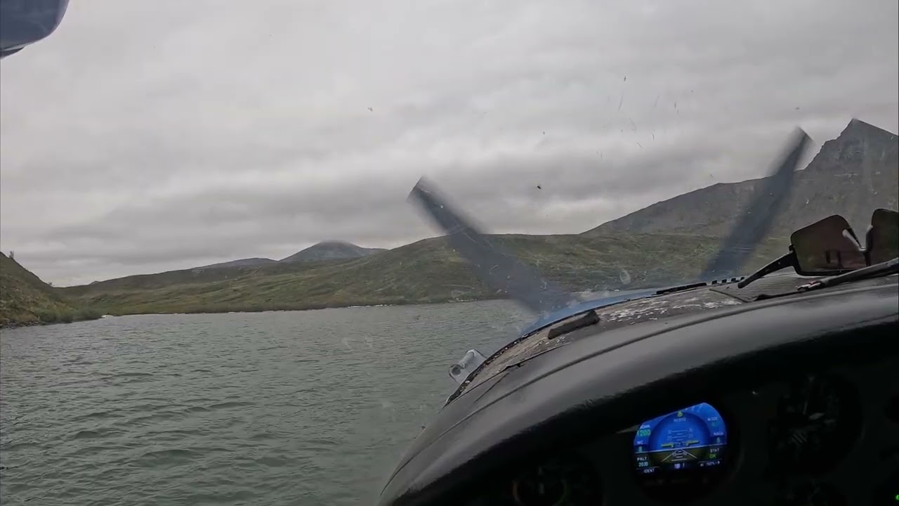 Floatplane departure in 206 