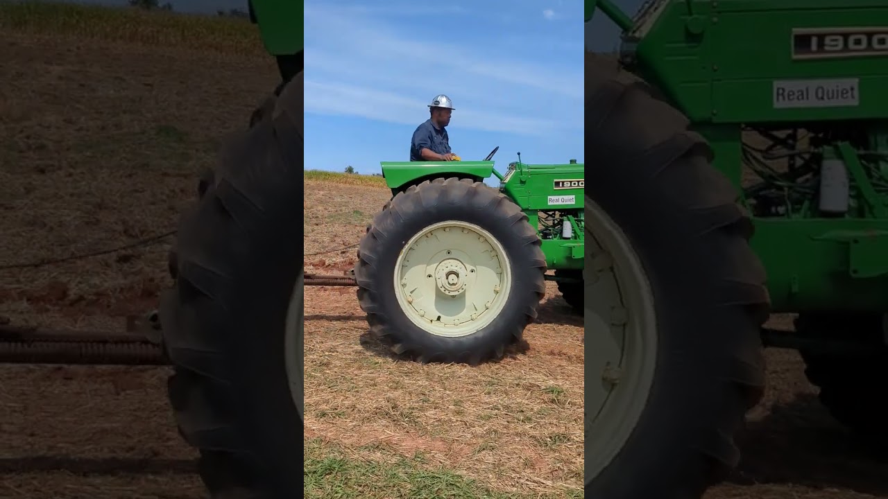 Oliver 1900 and International TD-14 plowing at the Somerset Pasture Party.