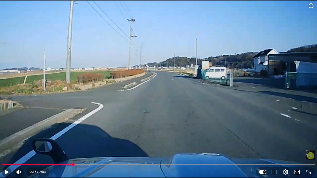 393.県道～農道～たまに麦畑～農場～牧草ロールの小屋～ホームセンターへの途中～笑～。群馬帝国の日常劇場。中華激安ドラレコ。たまに米軍ラジオON。群馬の車窓から