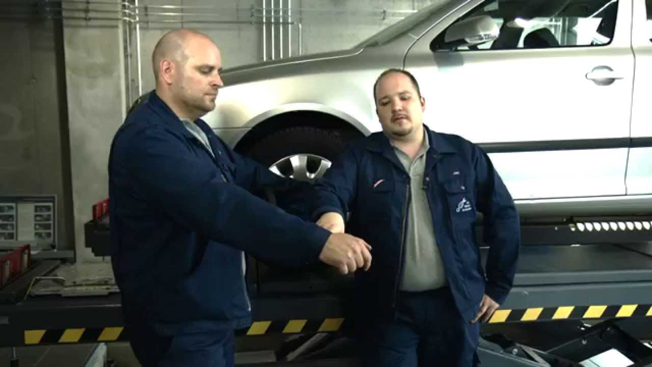 Die MEYLE-Mechaniker: Gelenkspieltester