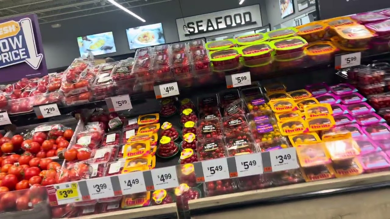 Acá viendo los precios de la tienda que están muy caros