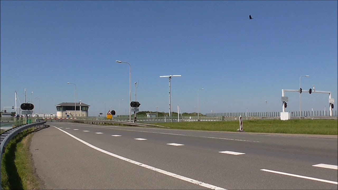 Brugopening Draaibrug A7 Kornwederzand Afsluitdijk/ Swingbridge/ Pont Tournant/ Drehbrücke