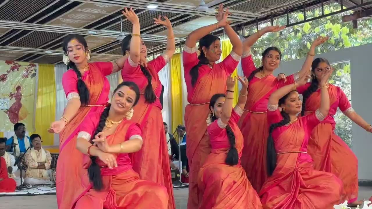 বসন্ত উৎসবের একটি পরিবেশনা