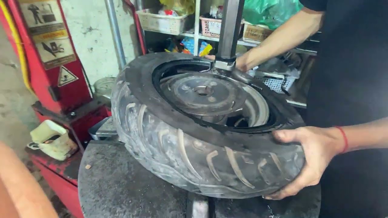 Cách vá trong lốp xe ga  | Phạm Bá Điệp.