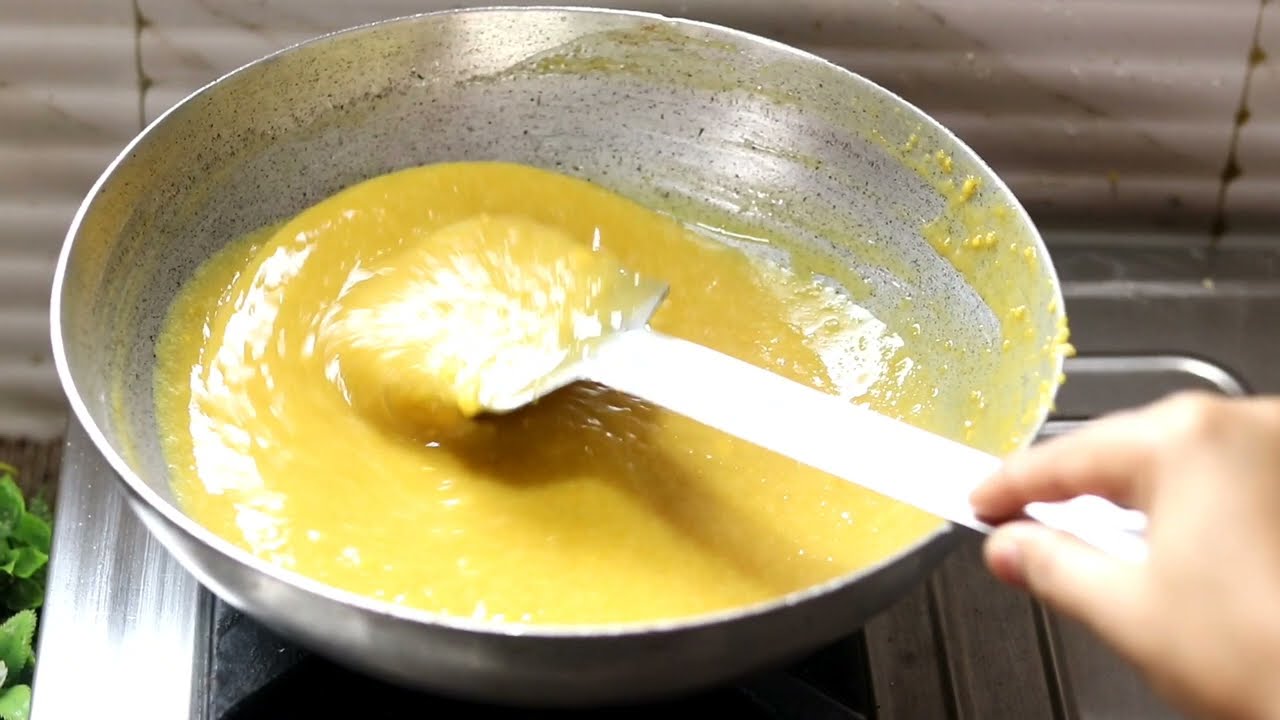 १५ मिनिटात बनवा तोंडात टाकताच विरघळणारा मैसूर पाक l  Mysore Pak recipe in marathi l