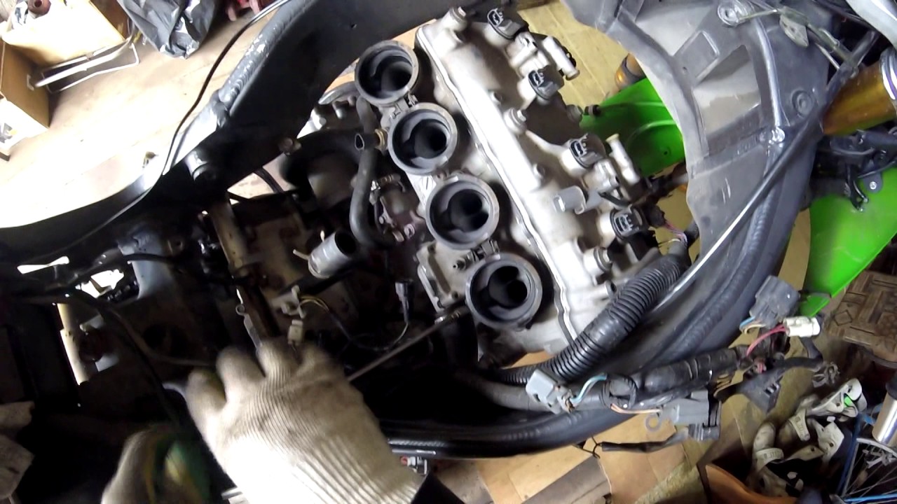 Демонтаж двигателя с мотоцикла Kawasaki ZX6R 636