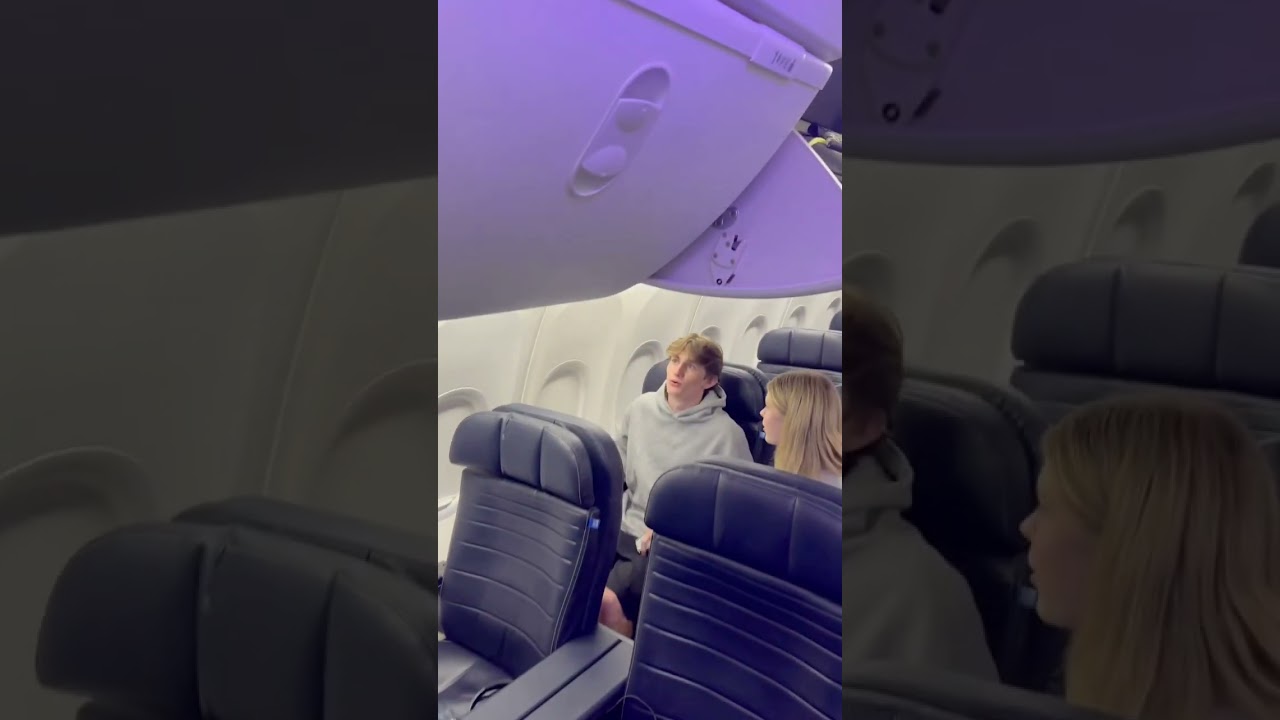 Место эконом-класса United Airlines против места первого класса United Airlines