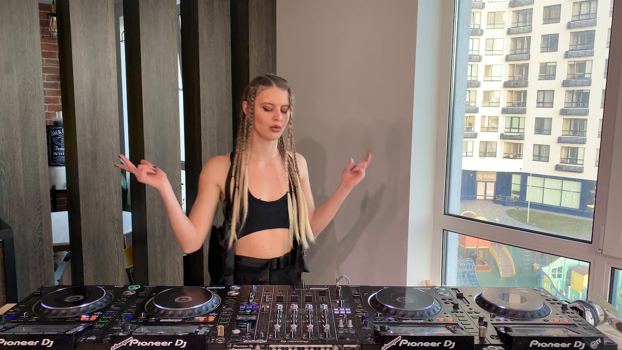 Da Candy 2020 Live Mashup on 4 decks CDJS