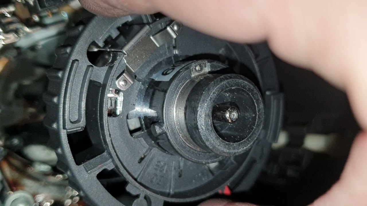 Volkswagen Golf 5 GTI . Como cambiar luz de Xenón.