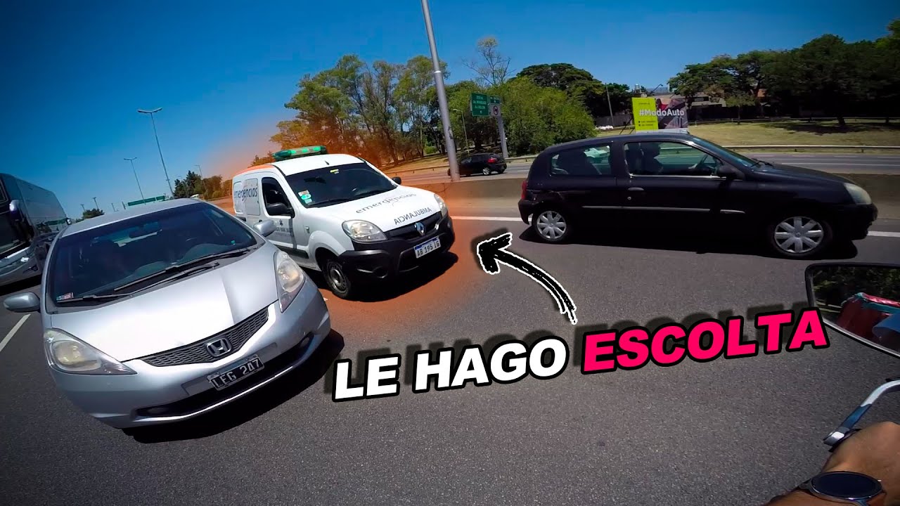 ESCOLTANDO a una AMBULANCIA en el TRÁFICO