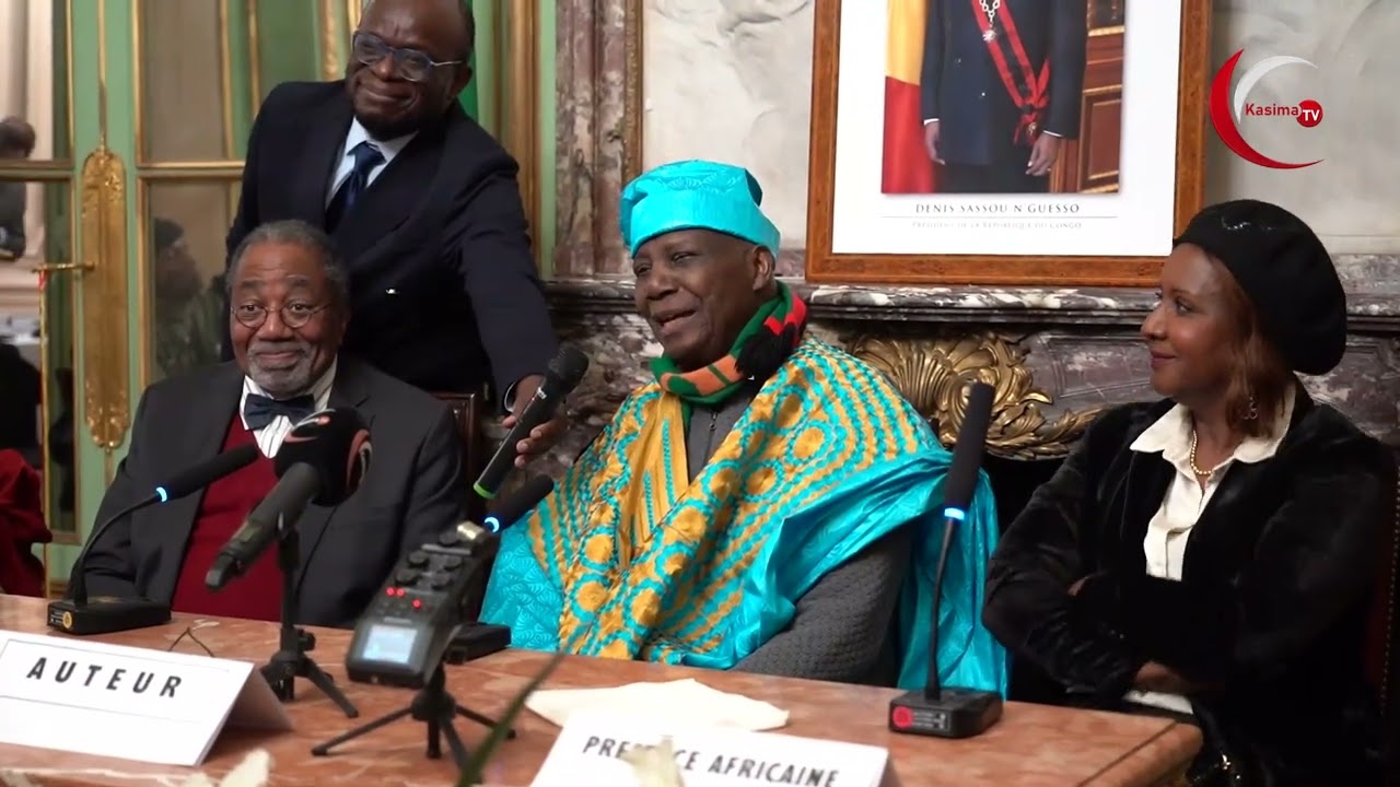 Pr. T. Obenga célèbre ses 90 ans à Paris lors de la dédicace de La Reconstruction du Nilo-Atlantique