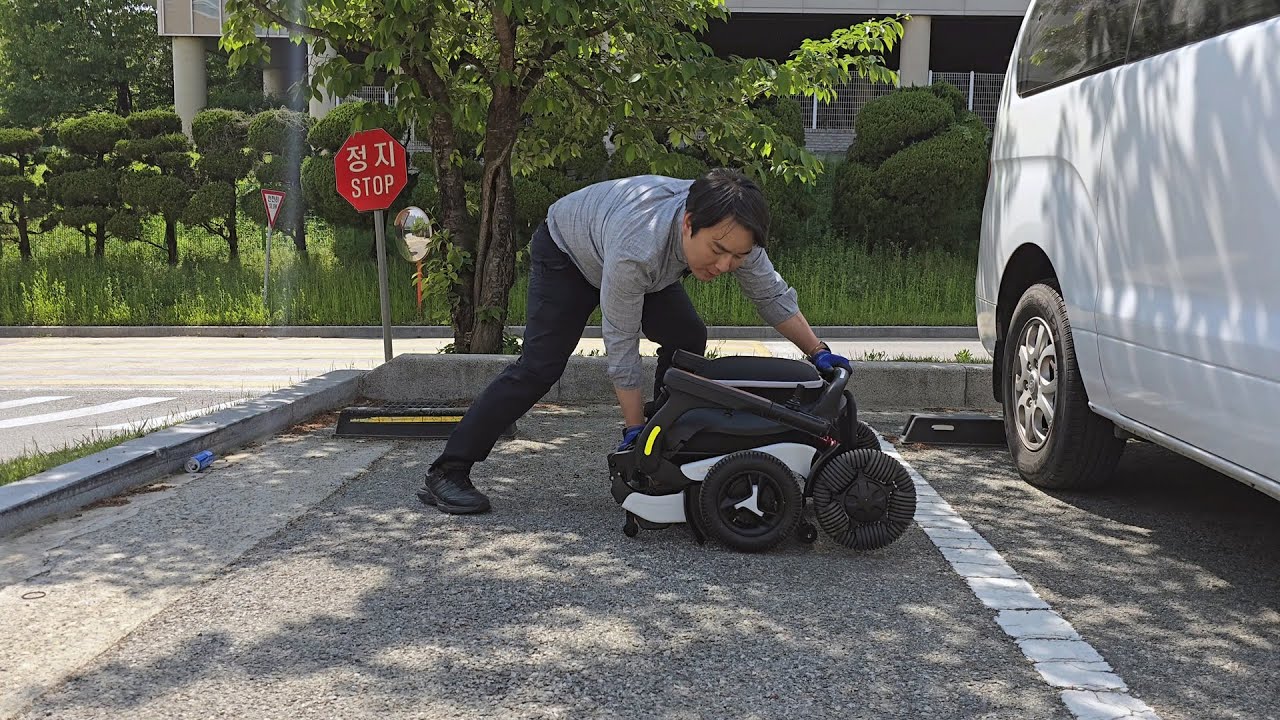 CES 대장먹은 스마트 전동휠체어 로보휠 폴드10 공개