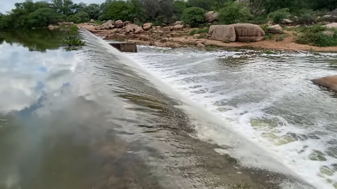 OLHA QUE IMAGEM LINDA A ÁGUA DO RIACHO CHEGANDO NA BARRAGEM 