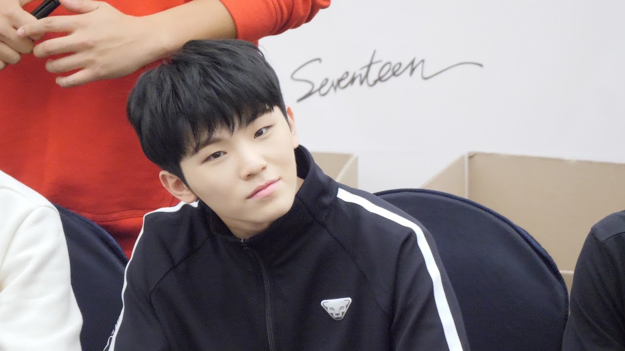 171026 세븐틴 (SEVENTEEN) - 팬사인중 [우지] Woozi  Focus 직캠 Fancam (코엑스 팬사인회) by Mera
