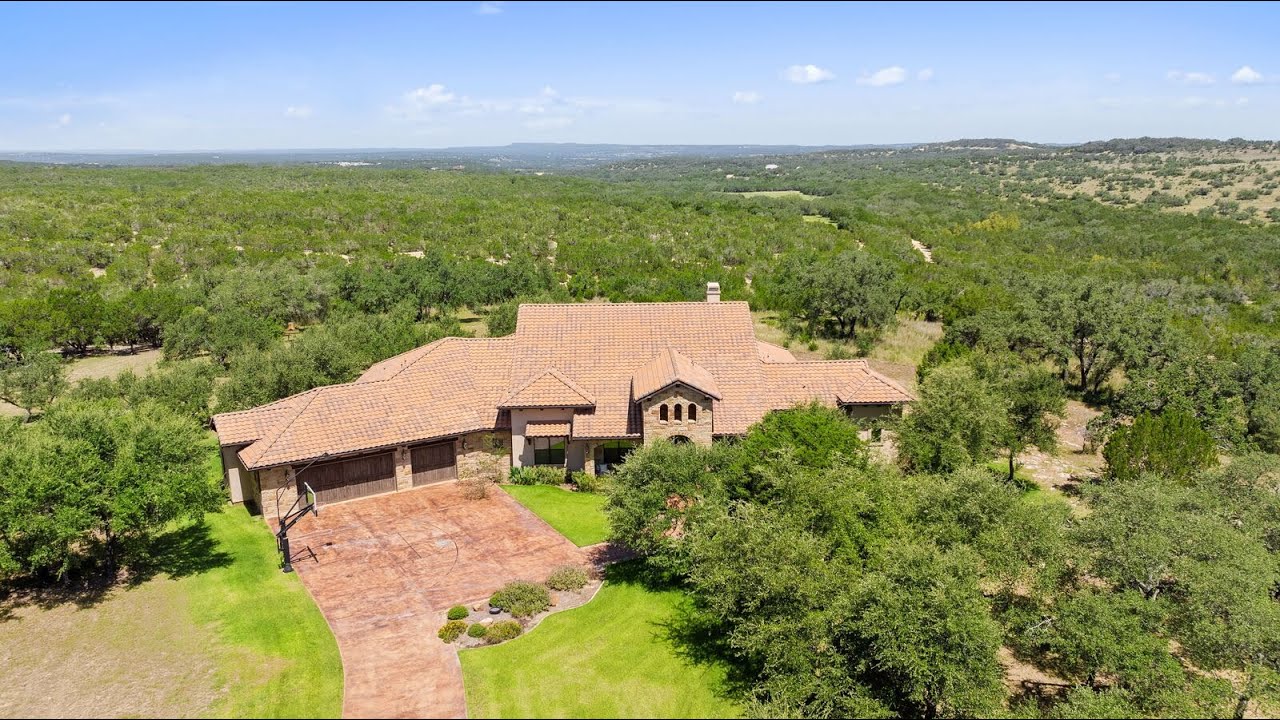 Cedar Creek Ranch: A Private Hill Country Estate in Dripping Springs
