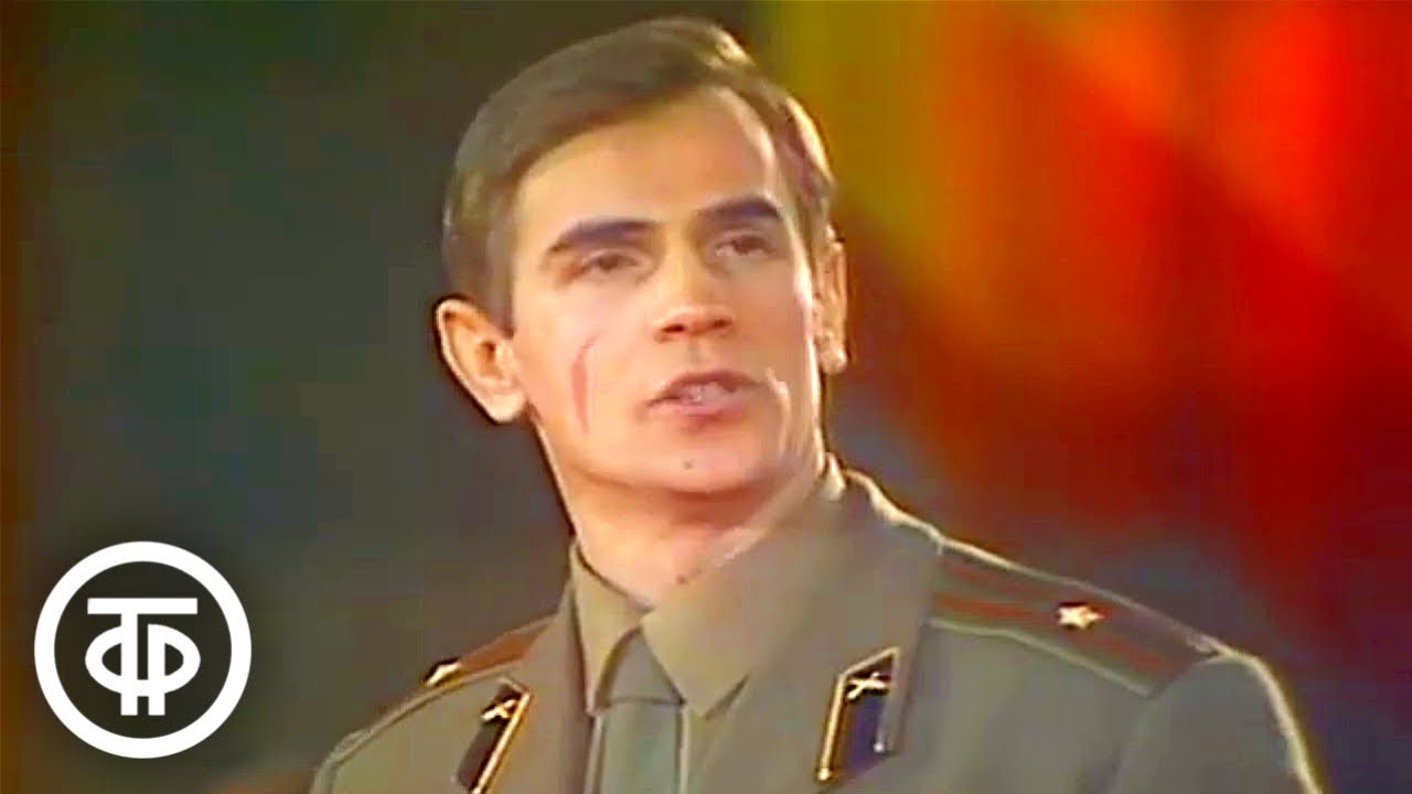 Майор Юрий Власов и курсанты ракетного училища - 